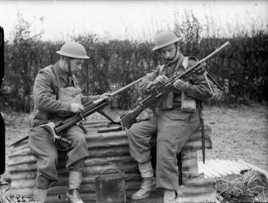 Antique Weapons & Accessories