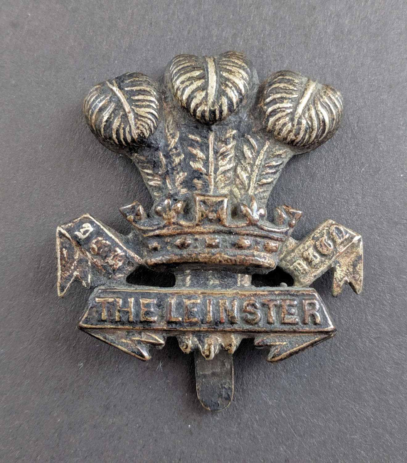 WWI Bi-Metal Leinster Regiment Cap Badge
