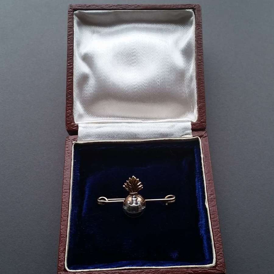 Boxed Gold Inniskilling Fusiliers Sweetheart Brooch