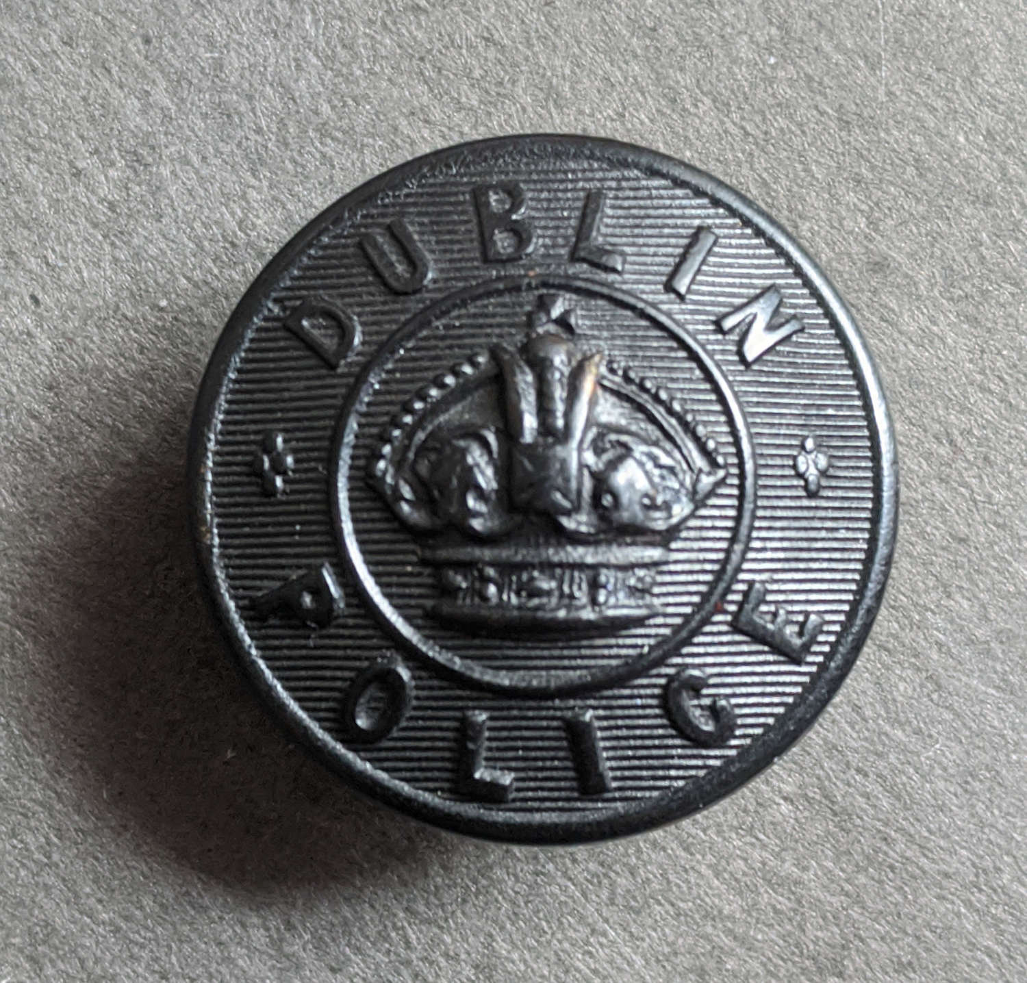 Rare 25mm Edwardian Dublin Metropolitan Police Black Horn Button