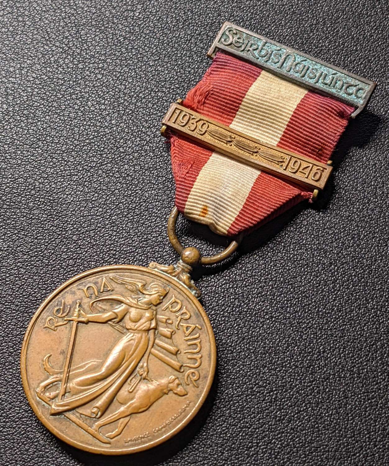 The Emergency Service Medals 1939 - 1946 (An Bonn Seirbhise Eigeandala) Defence Force