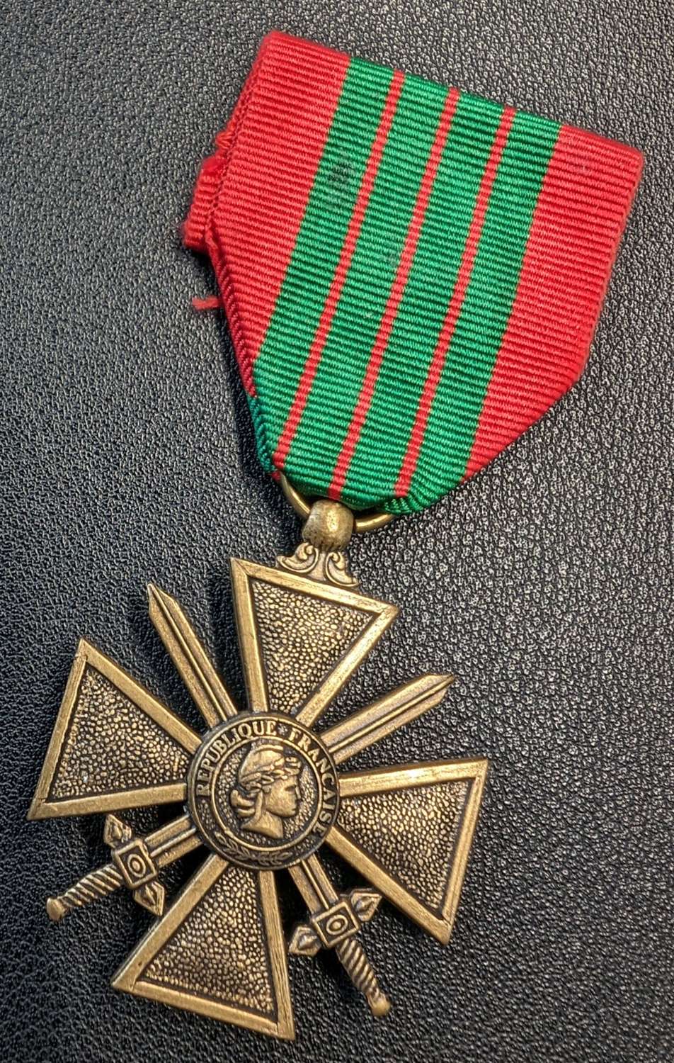 WWII French Croix De Guerre Medal 1939 - 1945