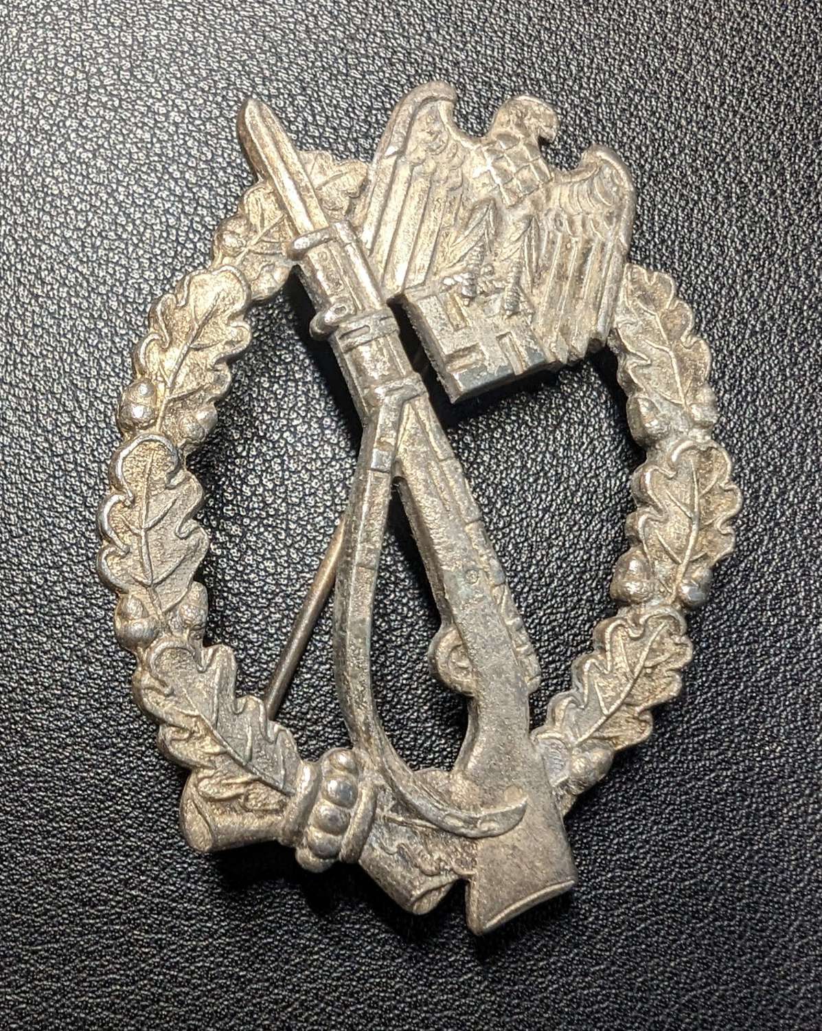Mid war Infantry Assault Badge in Silver Non-Maker Marked