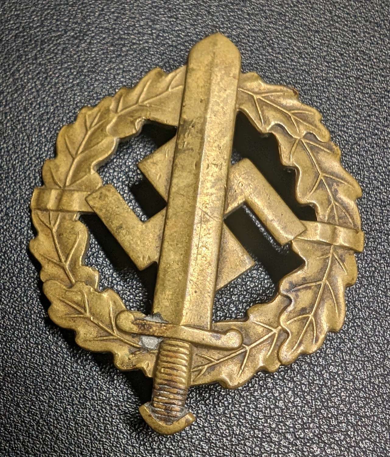 Early SA sports badge in Bronze