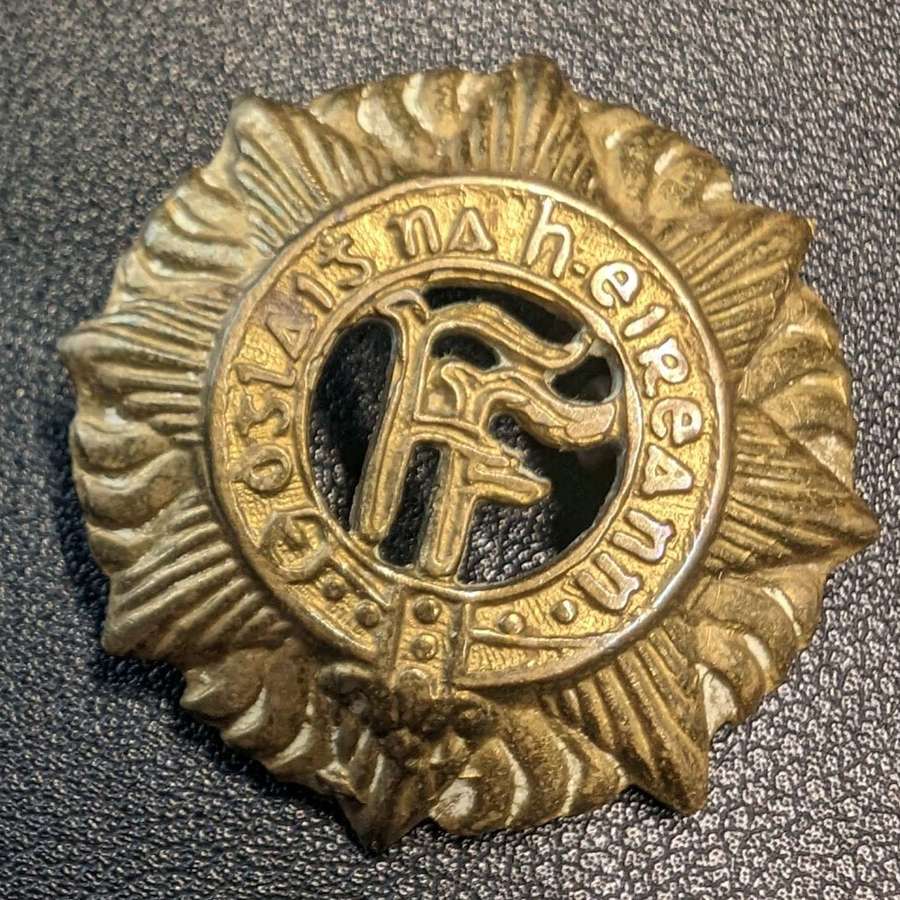 Early Irish Defence Force Cap Badge
