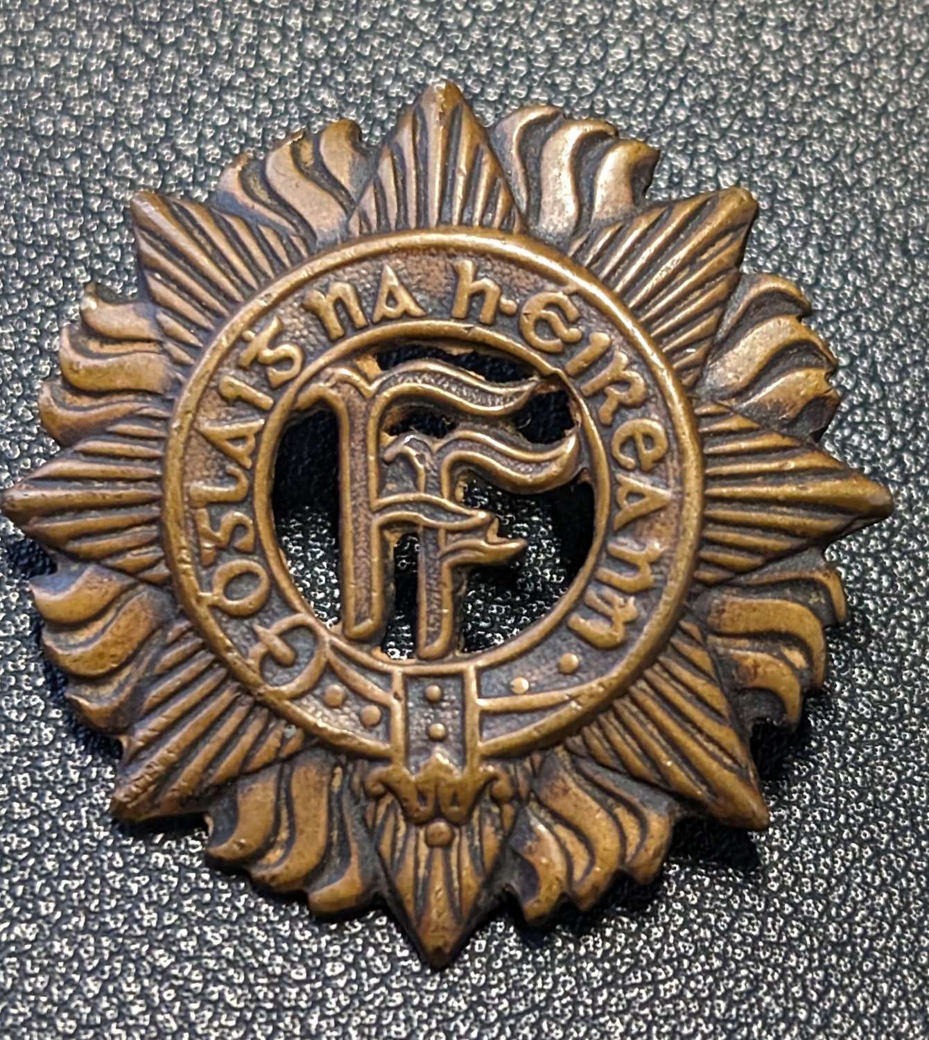 Early 20th Century Irish Defence Force Cap Badge