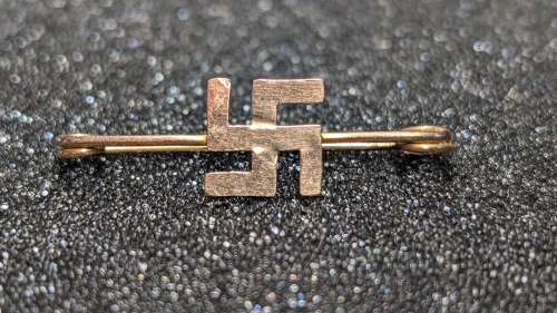 9ct Gold Cravat Swastika Pin